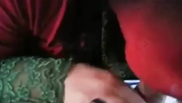 امرأة تمص زب في ينابيع باكو الحارة